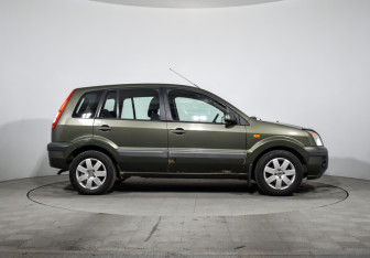 Подержанный автомобиль Ford Fusion 2007 года (4 фото)