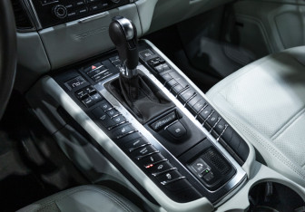 Подержанный автомобиль Porsche Macan 2016 года (34 фото)