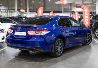 Подержанный автомобиль Toyota Camry Sedan 2021 года (10 фото)