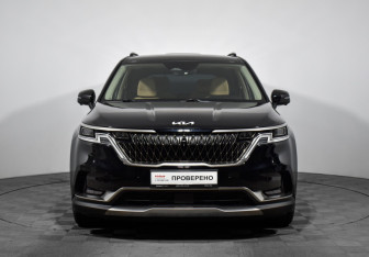 Подержанный автомобиль Kia Carnival 2021 года (2 фото)