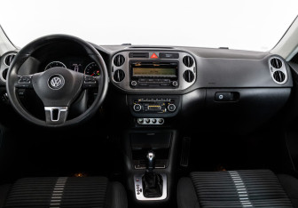 Подержанный автомобиль Volkswagen Tiguan 2010 года (10 фото)
