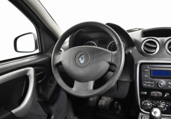 Подержанный автомобиль Renault Duster 2013 года (15 фото)