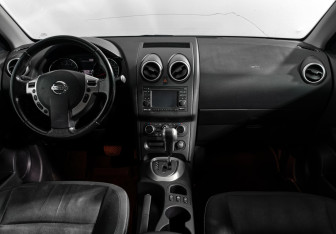 Подержанный автомобиль Nissan Qashqai 2012 года (14 фото)