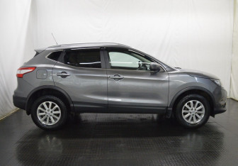 Подержанный автомобиль Nissan Qashqai 2015 года (4 фото)
