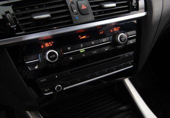 Подержанный автомобиль BMW X3 2015 года (16 фото)