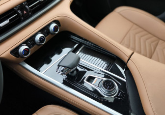 Подержанный автомобиль Changan CS95 2023 года (16 фото)