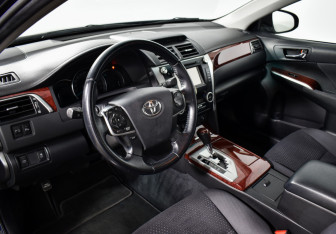 Подержанный автомобиль Toyota Camry Sedan 2012 года (9 фото)