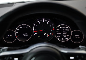 Подержанный автомобиль Porsche Cayenne 2019 года (15 фото)