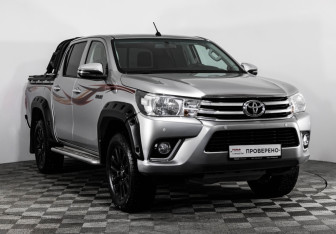 Подержанный автомобиль Toyota Hilux 2022 года (3 фото)