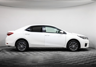 Подержанный автомобиль Toyota Corolla Sedan 2013 года (4 фото)