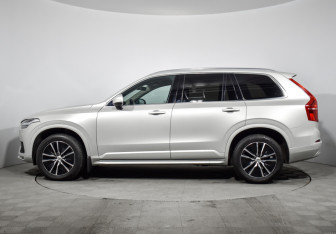 Подержанный автомобиль Volvo XC90 2021 года (8 фото)