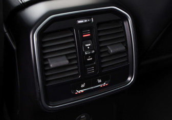 Подержанный автомобиль Porsche Macan 2019 года (27 фото)