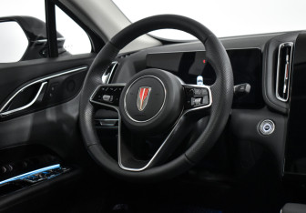 Подержанный автомобиль Hongqi HS3 2025 года (16 фото)