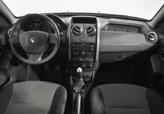 Подержанный автомобиль Renault Duster 2017 года (13 фото)