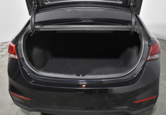 Подержанный автомобиль Hyundai Solaris Sedan 2018 года (19 фото)