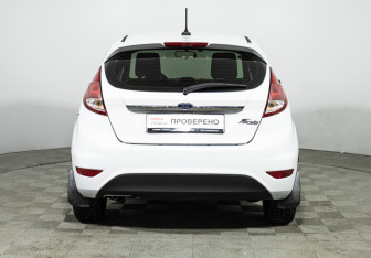 Подержанный автомобиль Ford Fiesta Hatchback 2019 года (6 фото)