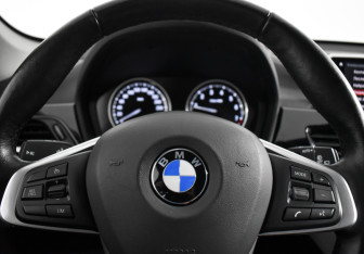 Подержанный автомобиль BMW X1 2021 года (18 фото)