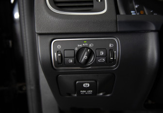 Подержанный автомобиль Volvo S60 2014 года (16 фото)