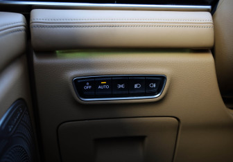 Подержанный автомобиль Voyah Dream 2023 года (29 фото)