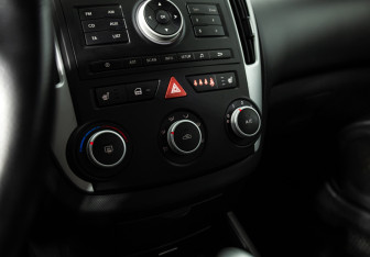 Подержанный автомобиль Kia Ceed Hatchback 2011 года (15 фото)