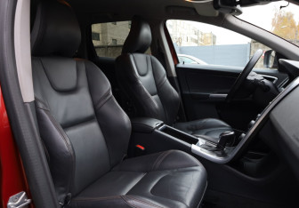 Подержанный автомобиль Volvo XC60 2014 года (12 фото)