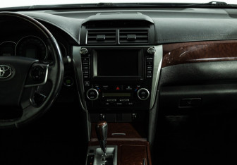 Подержанный автомобиль Toyota Camry Sedan 2012 года (14 фото)