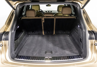 Подержанный автомобиль Porsche Cayenne 2019 года (16 фото)