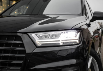 Подержанный автомобиль Audi Q7 2015 года (2 фото)