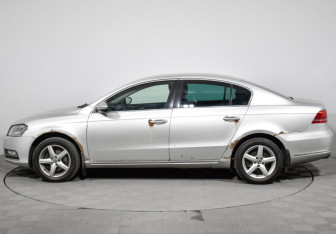 Подержанный автомобиль Volkswagen Passat Sedan 2011 года (8 фото)
