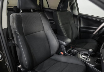 Подержанный автомобиль Toyota RAV4 2019 года (23 фото)