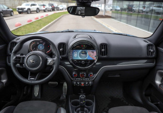 Подержанный автомобиль MINI Countryman 2021 года (13 фото)