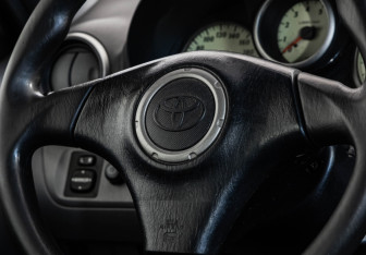 Подержанный автомобиль Toyota RAV4 2000 года (11 фото)