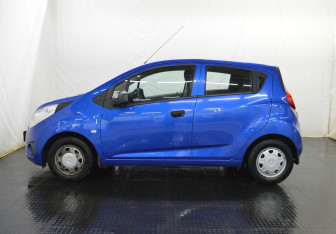 Подержанный автомобиль Chevrolet Spark 2013 года (8 фото)