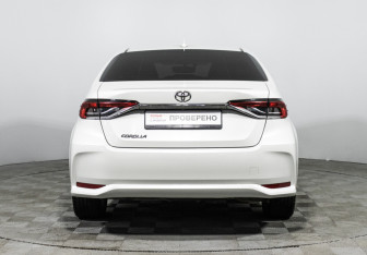 Подержанный автомобиль Toyota Corolla Sedan 2019 года (6 фото)