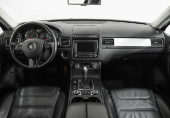 Подержанный автомобиль Volkswagen Touareg 2015 года (10 фото)