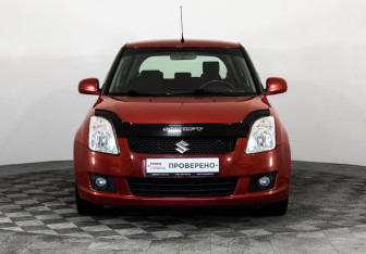 Подержанный автомобиль Suzuki Swift Hatchback 2010 года (2 фото)