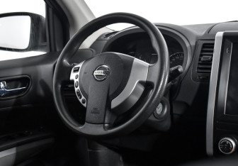 Подержанный автомобиль Nissan X-Trail 2013 года (15 фото)