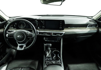 Подержанный автомобиль Kia K5 2021 года (13 фото)