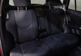 Подержанный автомобиль Toyota RAV4 2011 года (24 фото)