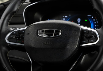 Подержанный автомобиль Geely Atlas Pro 2022 года (12 фото)