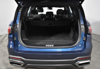 Подержанный автомобиль Geely Okavango 2024 года (25 фото)