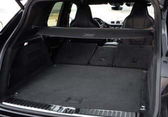 Подержанный автомобиль Porsche Cayenne 2019 года (33 фото)