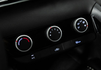 Подержанный автомобиль Hyundai Elantra Sedan 2023 года (17 фото)