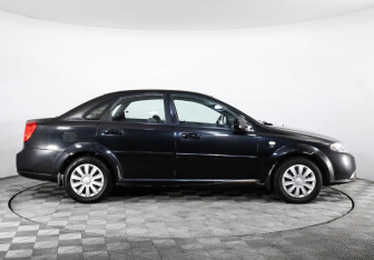 Подержанный автомобиль Daewoo Gentra Sedan 2013 года (4 фото)