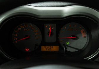 Подержанный автомобиль Nissan Note 2008 года (12 фото)