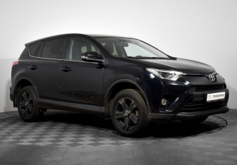 Подержанный автомобиль Toyota RAV4 2018 года (3 фото)