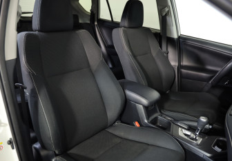 Подержанный автомобиль Toyota RAV4 2017 года (22 фото)