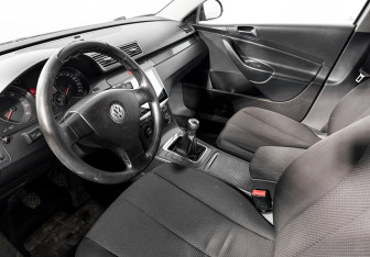 Подержанный автомобиль Volkswagen Passat Sedan 2006 года (9 фото)