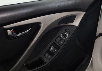 Подержанный автомобиль Hyundai Elantra Sedan 2013 года (16 фото)
