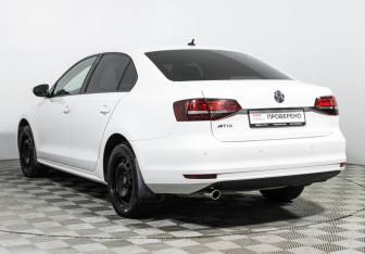 Подержанный автомобиль Volkswagen Jetta Sedan 2016 года (7 фото)